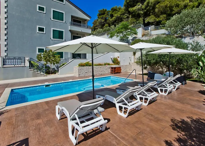 Luxurious Apartments Maslina With Beach